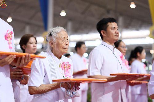 ภาพ No.318451:วันอาทิตย์ต้นเดือนที่ 5 เมษายน พ.ศ.2569 พิธีทอดผ้าป่าสมทบมหาสังฆทาน 40,000 กว่าวัดทั่วประเทศ ณ สภาธรรมกายสากล วัดพระธรรมกาย