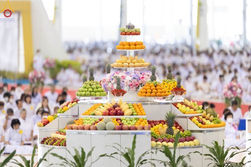 ภาพ No.105445:พิธีปฏิบัติธรรมและพิธีบูชาข้าวพระ ในวันจันทร์ที่ 1 มกราคม พ.ศ. 2567 ณ สภาธรรมกายสากล วัดพระธรรมกาย