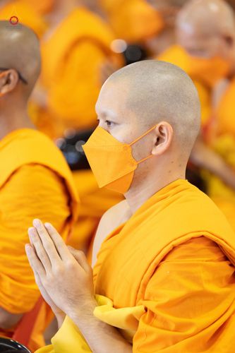 ภาพ No.76733:พิธีตักบาตรข้าวสารอาหารแห้ง  ณ บ้านแก้วเรือนทองคุณยายฯ สภาธรรมกายสากล  วัดพระธรรมกาย จ.ปทุมธานี  ในวันอาทิตย์ต้นเดือนที่ 6 มีนาคม พ.ศ. 2566