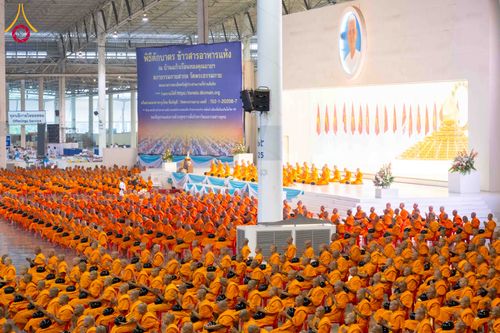 ภาพ No.308203:วันที่ 1  กุมภาพันธ์ พ.ศ. 2569 พิธีตักบาตรข้าวสารอาหารแห้ง ณ บ้านแก้วเรือนทองคุณยาย สภาธรรมกายสากล วัดพระธรรมกาย