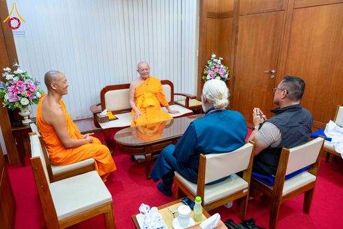 ภาพ No.313143:วันที่ 4 มีนาคม พ.ศ. 2559 หลวงพ่อทัตตชีโว รองเจ้าอาวาสวัดพระธรรมกาย ได้เมตตาถวายการต้อนรับปฏิสันถารพระอาคันตุกะจาก 19 ประเทศ ที่เดินทางมาร่วมงานวันมาฆบูชา ณ วัดพระธรรมกาย