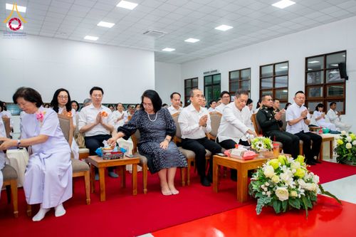 ภาพ No.314565:วันศุกร์ที่ 20 มีนาคม พ.ศ. 2569 พิธีบำเพ็ญกุศล คุณพ่อณรงค์ จินตมากุล โยมบิดา พระครูปลัดรัตนวีรวัฒน์ (รังสฤษดิ์ อิทฺธิจินตโก) ที่ปรึกษาเจ้าคณะจังหวัดปทุมธานี เจ้าอาวาสวัดพระธรรมกาย  ณ ห้องปลูกศรัทธา 2 วัดพระธรรมกาย ปทุมธานี