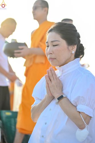 ภาพ No.279930:วันที่ 1 มกราคม พ.ศ.2569 พิธีตักบาตรในวันขึ้นปีใหม่ ณ ลานธรรม วัดพระธรรมกาย