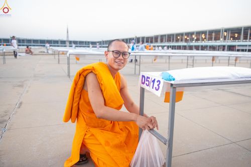 ภาพ No.321257:วันที่ 10-11 เมษายน พ.ศ.2569 การเตรียมกล่องไทยธรรม และการติดผ้ารับประเคน เพื่องานถวายมหาสังฆทาน 40,000 กว่าวัดทั่วประเทศ วันคุ้มครองโลก 22 เมษายน พ.ศ.2569 วัดพระธรรมกาย