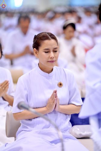 ภาพ No.311447:วันอาทิตย์ต้นเดือนที่ 1 มีนาคม พ.ศ.2569 พิธีตักบาตร และ พิธีบูชาข้าวพระ ณ สภาธรรมกายสากล วัดพระธรรมกาย