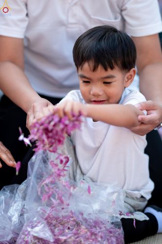 ภาพ No.304146:วันที่ 25 มกราคม พ.ศ. 2569 พิธีต้อนรับพระธรรมยาตรา  รร.สามัคคีราษฏร์บำรุง-วัดพระธรรมกาย ในโครงการธรรมยาตรา กตัญญูบูชา มหาปูชนียาจารย์ พระมงคลเทพมุนี(สด จนฺทสโร) พระผู้ปราบมาร อนุสรณ์สถาน 7 แห่ง ปีที่ 14