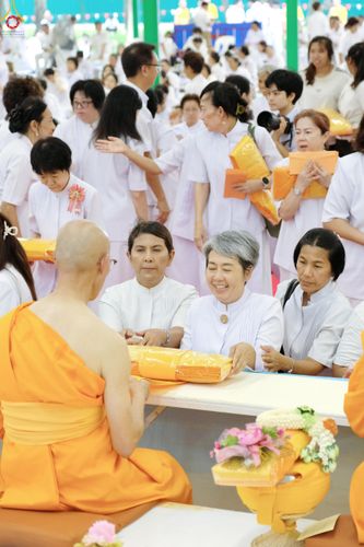 ภาพ No.330846:วันวิสาขบูชา อาทิตย์ที่ 31 พฤษภาคม พ.ศ.2569 พิธีบรรพชาสามเณรอุบาสก 11 ท่าน , พิธีถวายบาตรผ้าไตร และจตุปัจจัยไทยธรรม แด่สามเณร , พิธีอุปสมบทอุทิศชีวิต , พิธีกล่าวคำกัปปิยภัณฑ์  ณ อุโบสถพระไตรปิฎก วัดพระธรรมกาย จังหวัดปทุมธานี