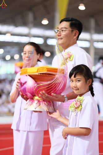 ภาพ No.318493:วันอาทิตย์ต้นเดือนที่ 5 เมษายน พ.ศ.2569 พิธีทอดผ้าป่าสมทบมหาสังฆทาน 40,000 กว่าวัดทั่วประเทศ ณ สภาธรรมกายสากล วัดพระธรรมกาย