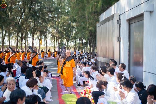 ภาพ No.292818:วันที่ 11 มกราคม พ.ศ. 2569 พิธีต้อนรับพระธรรมยาตรา ณ อนุสรณ์สถานลำดับที่ 3 สถานที่เกิดในเพศสมณะ วัดสองพี่น้อง อำเภอสองพี่น้อง จังหวัดสุพรรณบุรี ในโครงการธรรมยาตรา กตัญญูบูชา มหาปูชนียาจารย์ พระมงคลเทพมุนี(สด จนฺทสโร) พระผู้ปราบมาร อนุสรณ์สถาน 7 แห่ง ปีที