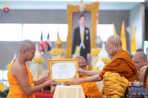 ภาพ No.346704:วันพฤหัสบดี 27 สิงหาคม พ.ศ.2569 พิธีมอบรางวัลแก่สามเณรทรงพระปาฏิโมกข์ปีที่ 4/2569