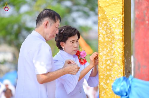 ภาพ No.327223:วันศุกร์ที่ 1 พฤษภาคม พ.ศ.2569 พิธีทอดผ้าป่า โปรยรัตนชาติ ตอกเสาเข็มมงคลต้นแรก สถาปนา “องค์พระเจดีย์เพื่อสร้างสันติภาพโลก” (แห่งแรกของภาคอีสาน) ณ ธุดงคสถานอำนาจเจริญ  อ.เมือง จ.อำนาจเจริญ