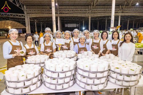 ภาพ No.302980:วันที่ 26 มกราคม พ.ศ. 2569 พิธีถวายภัตตาหารเป็นสังฆทาน แด่พระธรรมยาตรา ณ วัดพระธรรมกาย  จังหวัดปทุมธานี ในโครงการธรรมยาตรา กตัญญูบูชา มหาปูชนียาจารย์ พระมงคลเทพมุนี(สด จนฺทสโร) พระผู้ปราบมาร อนุสรณ์สถาน 7 แห่ง ปีที่ 14