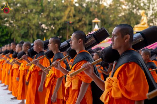 ภาพ No.290651:วันที่ 8 มกราคม พ.ศ. 2569 พระธรรมยาตราปฏิบัติธรรม และถ่ายภาพหมู่ประวัติศาสตร์ ในโครงการธรรมยาตรา กตัญญูบูชามหาปูชนียาจารย์ พระมงคลเทพมุนี(สด จนฺทสโร) พระผู้ปราบมาร อนุสรณ์สถาน 7 แห่ง ปีที่ 14 ณ อนุสรณ์สถานคลองบางนางแท่น อ.สามพราน จ.นครปฐม