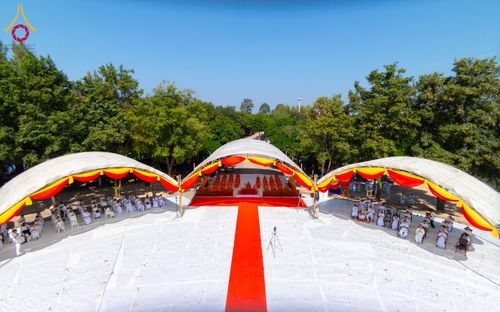 ภาพ No.285844:วันพุธที่ 10 ธันวาคม พ.ศ.2568  พิธีตอกเสาเข็มมงคลต้นสุดท้าย รองรับองค์พระเจดีย์เพื่อสร้างสันติภาพโลก ณ ศูนย์ปฏิบัติธรรมและศูนย์อบรมเยาวชน ชัยนาท