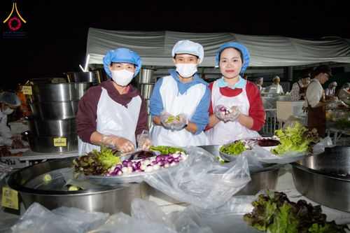 ภาพ No.290706:วันที่ 9 มกราคม พ.ศ. 2569 พิธีถวายภัตตาหารเป็นสังฆทาน แด่พระธรรมยาตรา ณ อนุสรณ์สถานคลองบางนางแท่น อ.สามพราน จ.นครปฐม ในโครงการธรรมยาตรา กตัญญูบูชา มหาปูชนียาจารย์ พระมงคลเทพมุนี(สด จนฺทสโร) พระผู้ปราบมาร อนุสรณ์สถาน 7 แห่ง ปีที่ 14