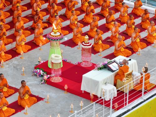 ภาพ No.302871:วันที่ 24 มกราคม พ.ศ. 2569 พิธีจุดประทีปธรรมถวายเป็นพุทธบูชา  และบูชาธรรมมหาปูชนียาจารย์  ณ อาคารธรรมยาตรา กตัญญูบูชามหาปูชนียาจารย์  ตรงข้ามวัดปากน้ำภาษีเจริญ จ.กรุงเทพมหานคร ในโครงการธรรมยาตรา กตัญญูบูชา มหาปูชนียาจารย์ พระมงคลเทพมุนี(สด จนฺทสโร) พระผู