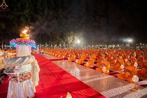 ภาพ No.69499:พิธีจุดประทีปถวายเป็นพุทธบูชา และบูชาธรรมมหาปูชนียาจารย์ ในโครงการธรรมยาตรากตัญญูบูชา มหาปูชนียาจารย์ พระมงคลเทพมุนี(สด จนฺทสโร) พระผู้ปราบมาร ปีที่ 11 ณ อนุสรณ์สถานมหาวิหารพระมงคลเทพมุนี อ.สองพี่น้อง จ.สุพรรณบุรี