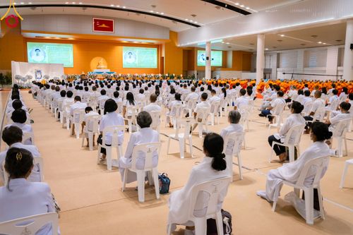 ภาพ No.90699:พิธีบำเพ็ญกุศลสวดพระอภิธรรม อุบาสกถาวร พรหมถาวร (อุบาสกผู้ปั้นพระ) วันอาทิตย์ที่ 15 ตุลาคม พ.ศ. 2566 ณ ห้องแก้วสารพัดนึก 1 สภาธรรมกายสากล วัดพระธรรมกาย จ.ปทุมธานี