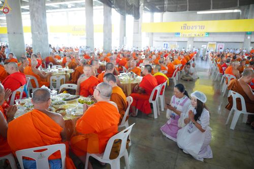 ภาพ No.323758:วันที่ 22 เมษายน พ.ศ.2569(วันคุ้มครองโลก) งานถวายมหาสังฆทาน 40,000 กว่าวัดทั่วประเทศ คณะสงฆ์ฉันภัตตาหารเพล