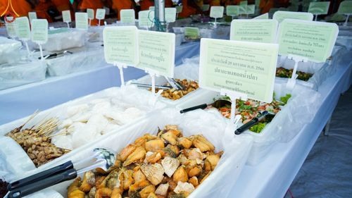 ภาพ No.74157:พิธีถวายภัตตาหารเป็นสังฆทาน แด่คณะพระธรรมยาตราฯ ในโครงการธรรมยาตรากตัญญูบูชา มหาปูชนียาจารย์ พระมงคลเทพมุนี(สด จนฺทสโร) พระผู้ปราบมาร อนุสรณ์สถาน 7 แห่ง ปีที่ 11 วันที่ 25 มกราคม พ.ศ. 2566