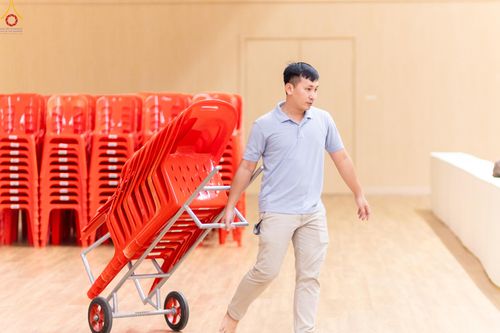 ภาพ No.322770:วันที่ 15-18 เมษายน พ.ศ.2569 การเเตรียมโต๊ะฉัน , เตรียมจุดพักค้าง , เรียงเก้าอี้ , เรียงกล่องไทยธรรม  เพื่องานถวายมหาสังฆทาน 40,000 กว่าวัดทั่วประเทศ วันคุ้มครองโลก 22 เมษายน พ.ศ.2569 วัดพระธรรมกาย