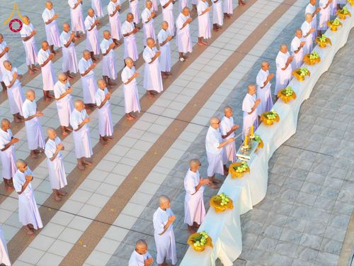 ภาพ No.320860:วันเสาร์ที่ 11 เมษายน พ.ศ.2569 พิธีเวียนประทักษิณ พิธีวันทาเจดีย์ โครงการอุปสมบทหมู่ บูชาธรรมหลวงพ่อธัมมชโย พ.ศ.2569 โครงการอุปสมบทหมู่ธรรมทายาท ระดับอุดมศึกษา รุ่น 53 (ภาคฤดูร้อน) ณ วัดพระธรรมกาย ปทุมธานี