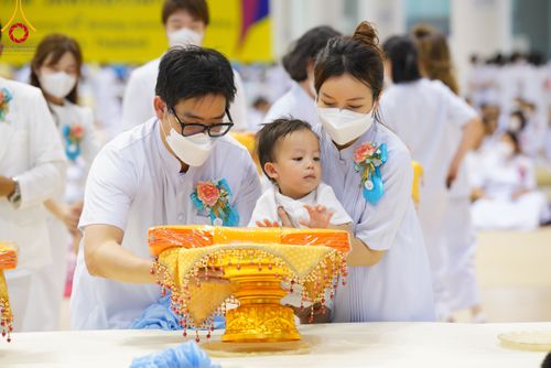 ภาพ No.92302:พิธีทอดกฐินธรรมชัยเพื่อสร้างอาคาร 115 ปี คุณยายอาจารย์มหารัตนอุบาสิกาจันทร์ ขนนกยูง อาทิตย์ต้นเดือนที่ 5 พฤศจิกายน พ.ศ. 2566 ณ วัดพระธรรมกาย จ.ปทุมธานี