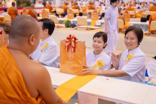 ภาพ No.342269:วันอาทิตย์ที่ 2 สิงหาคม พ.ศ.2569 พิธีถวายไทยธรรม คณะสงฆ์ 2,000 กว่าวัด ทั่วประเทศ, พิธีถวายไทยธรรม คณะสงฆ์ 323 วัด 4 จังหวัดชายแดนใต้ ณ สภาธรรมกายสากล วัดพระธรรมกาย