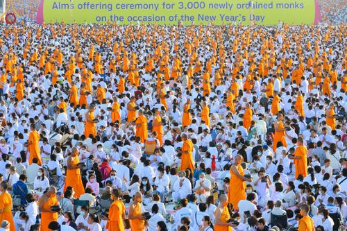 ภาพ No.68746:พิธีตักบาตรฉลองพระใหม่ วันที่ 1 มกราคม พ.ศ. 2566 ณ วัดพระธรรมกาย จ.ปทุมธานี