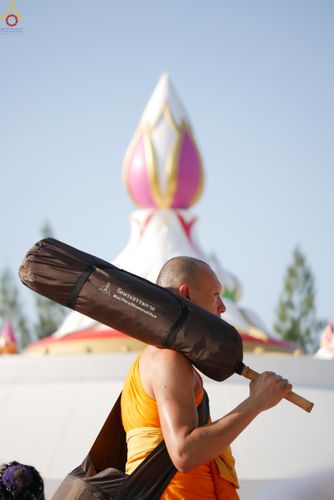 ภาพ No.290488:วันที่ 7 มกราคม พ.ศ. 2569 พิธีต้อนรับพระธรรมยาตรา ณ อนุสรณ์สถานลำดับที่ 2  สถานที่ตั้งมโนปณิธานบวชตลอดชีวิต อนุสรณ์สถานคลองบางนางแท่น (ภาพชุดที่ 2) อ.สามพราน จ.นครปฐม ในโครงการธรรมยาตรา กตัญญูบูชา มหาปูชนียาจารย์ พระมงคลเทพมุนี(สด จนฺทสโร) พระผู้ปราบมาร 