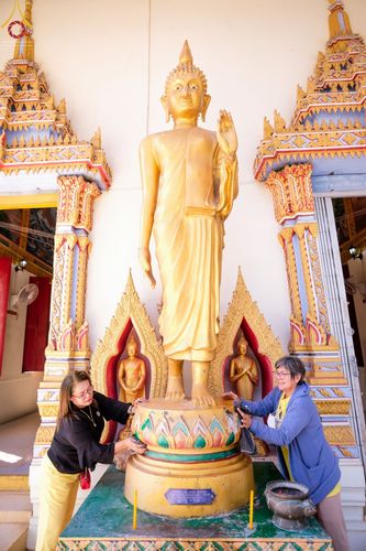 ภาพ No.71720:พระธรรมยาตรา ปฏิบัติศาสนกิจ ทำนุบำรุงศาสนสถาน, สวดธรรมจักร ,ปฏิบัติธรรม ร่วมกับชุมชน,นักเรียนเด็กดีวีสตาร์ และร่วมพิธีทอดผ้าป่าบำรุงศาสนสถาน ในโครงการธรรมยาตรากตัญญูบูชา มหาปูชนียาจารย์ พระมงคลเทพมุนี(สด จนฺทสโร) พระผู้ปราบมาร อนุสรณ์สถาน 7 แห่ง ปีที่ 11