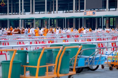 ภาพ No.323142:วันที่ 19 เมษายน พ.ศ.2569 การเรียงกล่องไทยธรรม , เตรียมงานจราจร เพื่องานถวายมหาสังฆทาน 40,000 กว่าวัดทั่วประเทศ วันคุ้มครองโลก 22 เมษายน พ.ศ.2569 วัดพระธรรมกาย