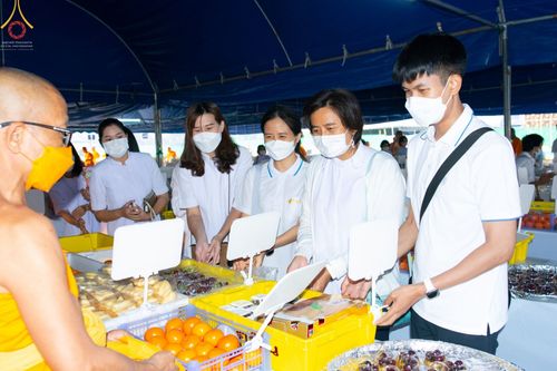 ภาพ No.73915:พิธีถวายภัตตาหารเป็นสังฆทาน แด่คณะพระธรรมยาตราฯ ในโครงการธรรมยาตรากตัญญูบูชา มหาปูชนียาจารย์ พระมงคลเทพมุนี(สด จนฺทสโร) พระผู้ปราบมาร อนุสรณ์สถาน 7 แห่ง ปีที่ 11 วันที่ 23 มกราคม พ.ศ. 2566