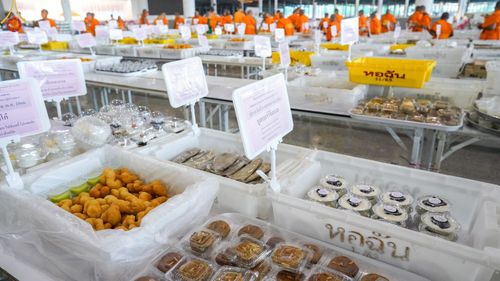 ภาพ No.75183:พิธีถวายภัตตาหารเป็นสังฆทาน แด่คณะพระธรรมยาตราฯ ในโครงการธรรมยาตรากตัญญูบูชา มหาปูชนียาจารย์ พระมงคลเทพมุนี(สด จนฺทสโร) พระผู้ปราบมาร อนุสรณ์สถาน 7 แห่ง ปีที่ 11 วันที่ 31 มกราคม พ.ศ. 2566