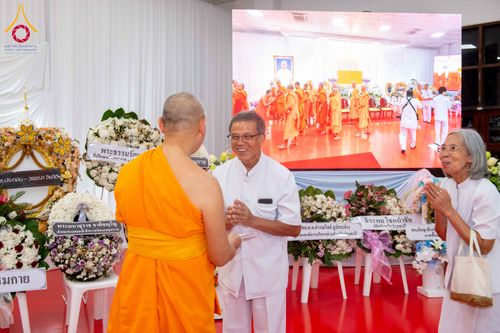 ภาพ No.315896:วันพฤหัสบดีที่ 26 มีนาคม พ.ศ. 2569 พิธีบำเพ็ญกุศล คุณพ่อณรงค์ จินตมากุล  สิริอายุ 99 ปี 11 เดือน โยมบิดา พระครูปลัดรัตนวีรวัฒน์ (รังสฤษดิ์ อิทฺธิจินตโก) ที่ปรึกษาเจ้าคณะจังหวัดปทุมธานี เจ้าอาวาสวัดพระธรรมกาย  ณ ห้องปลูกศรัทธา 2 วัดพระธรรมกาย ปทุมธานี