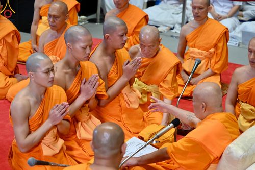 ภาพ No.137825:พิธีอุปสมบทสามเณรอุทิศชีวิต 11 รูป วันวิสาขบูชา พุธที่ 22 พฤษภาคม พ.ศ.2567 ณ อุโบสถ วัดพระธรรมกาย