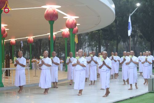 ภาพ No.298086:วันเสาร์ที่ 17 มกราคม พ.ศ. 2569 พิธีบรรพชาอุปสมบท โครงการอุปสมบทหมู่ บูชาธรรมครบ 117 ปี คุณยายอาจารย์มหารัตนอุบาสิกาจันทร์ ขนนกยูง  ณ อุโบสถพระไตรปิฎก วัดพระธรรมกาย