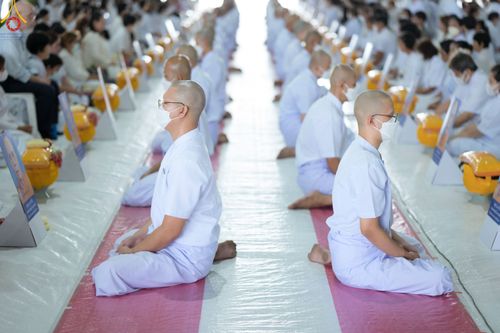 ภาพ No.84114:พิธีเวียนประทักษิณ พิธีวันทาเจดีย์ พิธีขอขมา และมอบผ้าไตร  ในโครงการบรรพชาอุปสมบทหมู่ธรรมทายาทรุ่นเข้าพรรษา และโครงการบรรพชาสามเณรโรงเรียนนานาชาติ รุ่นที่12 ในวันเสาร์ที่ 22 กรกฎาคม พ.ศ. 2566