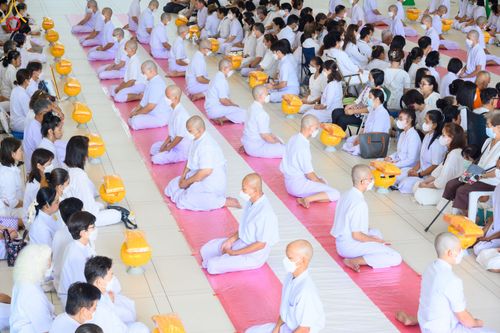 ภาพ No.82689:พิธีเวียนประทักษิณ, พิธีวันทาเจดีย์ ณ มหาธรรมกายเจดีย์  พิธีบรรพชาหมู่พระพี่เลี้ยงเข้าพรรษา, ธรรมทายาทอุดมศึกษา รุ่นที่ 50(ภาคฤดูฝน) และธรรมทายาทพุทธศาสตร์สากล รุ่นที่ 7 (ภาคฤดูฝน) วันเสาร์ที่ 17 มิถุนายน พ.ศ. 2566 ณ  โบสถ์พระไตรปิฎก วัดพระธรรมกาย จ.ปทุม