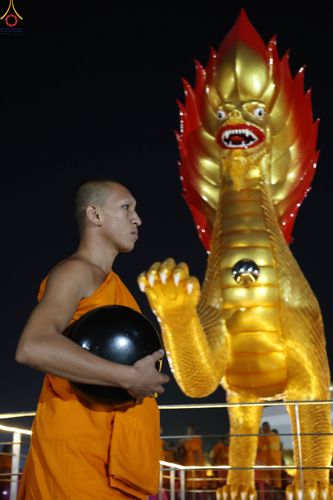 ภาพ No.302373:วันที่ 24 มกราคม พ.ศ. 2569 พิธีตักบาตรพระธรรมยาตรา ณ อนุสรณ์สถานลำดับที่ 5 สถานที่เผยแผ่วิชชาธรรมกายครั้งแรก อนุสรณ์สถานบางปลา วัดบางปลา อำเภอบางเลน จังหวัดนครปฐม ในโครงการธรรมยาตรา กตัญญูบูชา มหาปูชนียาจารย์ พระมงคลเทพมุนี(สด จนฺทสโร) พระผู้ปราบมาร อนุส