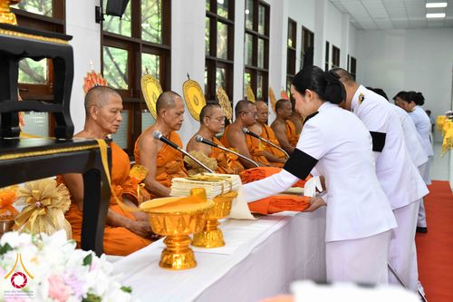 ภาพ No.344261:วันที่ 12 สิงหาคม พ.ศ. 2569  พสกนิกรชาวอำเภอคลองหลวง พร้อมใจร่วมพิธีสวดพระพุทธมนต์และทำบุญตักบาตรถวายพระราชกุศล เนื่องในวันคล้ายวันพระราชสมภพ สมเด็จพระบรมราชชนนีพันปีหลวง และวันแม่แห่งชาติ 12 สิงหาคม 2569