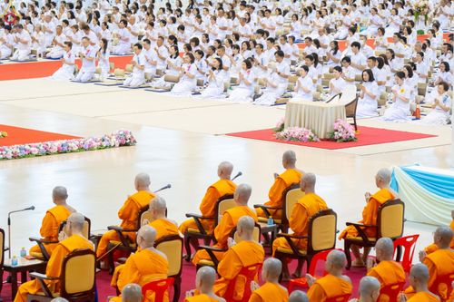 ภาพ No.345513:วันพฤหัสบดีที่ 27 สิงหาคม พ.ศ.2569 พิธีภาคสาย ปฏิบัติธรรมร่วมกัน เนื่องในวันธรรมชัย ณ สภาธรรมกายสากล วัดพระธรรมกาย
