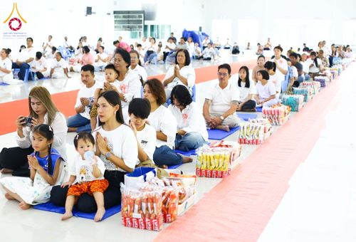 ภาพ No.320912:วันเสาร์ที่ 11 เมษายน พ.ศ.2569 พิธีตักบาตรฉลองสามเณรใหม่ ณ ศูนย์อบรมเยาวชนนครปฐม