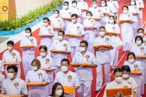 ภาพ No.86309:วันธรรมชัย ปีที่ 55 พิธีทอดผ้าป่ากฐินสมทบครั้งที่1, พิธีเจริญพุทธมนต์ ลูกนิมิตมหาสมบัติฯ พิธีจุดประทีป,พิธีฉลองชัยสวดมนต์บทธัมมจักกัปปวัตนสูตร วันอาทิตย์ที่ 27 สิงหาคม พ.ศ.2566 ณ สภาธรรมกายสากล / มหารัตนวิหารคด วัดพระธรรมกาย