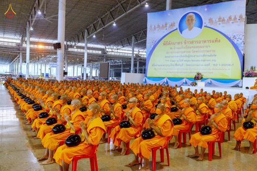 ภาพ No.76725:พิธีตักบาตรข้าวสารอาหารแห้ง  ณ บ้านแก้วเรือนทองคุณยายฯ สภาธรรมกายสากล  วัดพระธรรมกาย จ.ปทุมธานี  ในวันอาทิตย์ต้นเดือนที่ 6 มีนาคม พ.ศ. 2566
