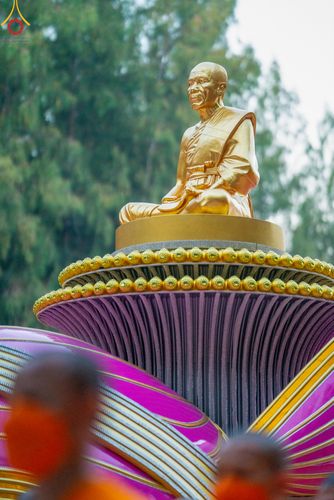 ภาพ No.106273:พระธรรมยาตราร่วมปฏิบัติธรรม และถ่ายภาพหมู่ประวัติศาสตร์ ในโครงการธรรมยาตรากตัญญูบูชา มหาปูชนียาจารย์ พระมงคลเทพมุนี(สด จนฺทสโร) พระผู้ปราบมาร  อนุสรณ์สถาน 7 แห่ง ปีที่ 12  วันที่ 4 มกราคม พ.ศ. 2567  ณ อนุสรณ์สถานมหาวิหารพระมงคลเทพมุนี จ.สุพรรณบุรี