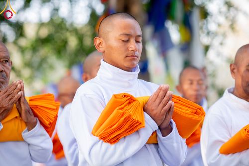 ภาพ No.314083:วันจันทร์ที่ 16 มีนาคม พ.ศ. 2569 พิธีเวียนเทียนประทักษิณ และพิธีบรรพชาสามเณร 500 รูป ณ วิหารมายาเทวี ประเทศเนปาล