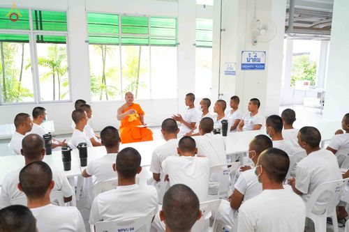 ภาพ No.341102:วันที่ 26 กรกฎาคม พ.ศ. 2569 โครงการพัฒนาคุณธรรม จริยธรรม สำหรับนักเรียนนายสิบตำรวจ (นสต.) รุ่นที่ 17 ศูนย์ฝึกอบรมตำรวจภูธรภาค 1 ได้จัดกิจกรรม ตักบาตรเพื่อน้อมอุทิศถวายเพื่อเป็นพระราชกุศลฯ  และปฏิบัติธรรม ติวธรรมมะ ณ ศูนย์ปฏิบัติธรรมเวิล์ดพีช วัลเล่ย์ (Wo