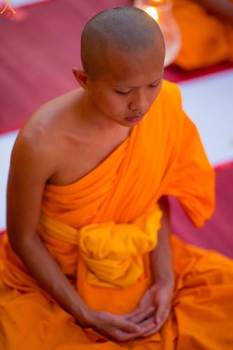 ภาพ No.297109:วันที่ 17 มกราคม พ.ศ. 2569 พิธีจุดประทีปถวายเป็นพุทธบูชา และบูชาธรรมมหาปูชนียาจารย์ (ภาพชุดที่ 2) ณ วัดโบสถ์บน ต.บางคูเวียง จ.นนทบุรี อนุสรณ์สถานลำดับที่ 4 สถานที่เกิดด้วยกายธรรม ในโครงการธรรมยาตรา กตัญญูบูชา มหาปูชนียาจารย์ พระมงคลเทพมุนี(สด จนฺทสโร) พร