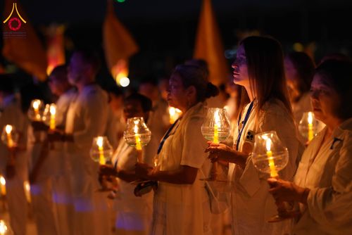 ภาพ No.312339:วันอังคารที่ 3 มีนาคม พ.ศ.2569 พิธีเวียนประทักษิณและจุดมาฆประทีป (ภาพชุดที่ 2) ณ ลานธรรมพระมหาธรรมกายเจดีย์ วัดพระธรรมกาย